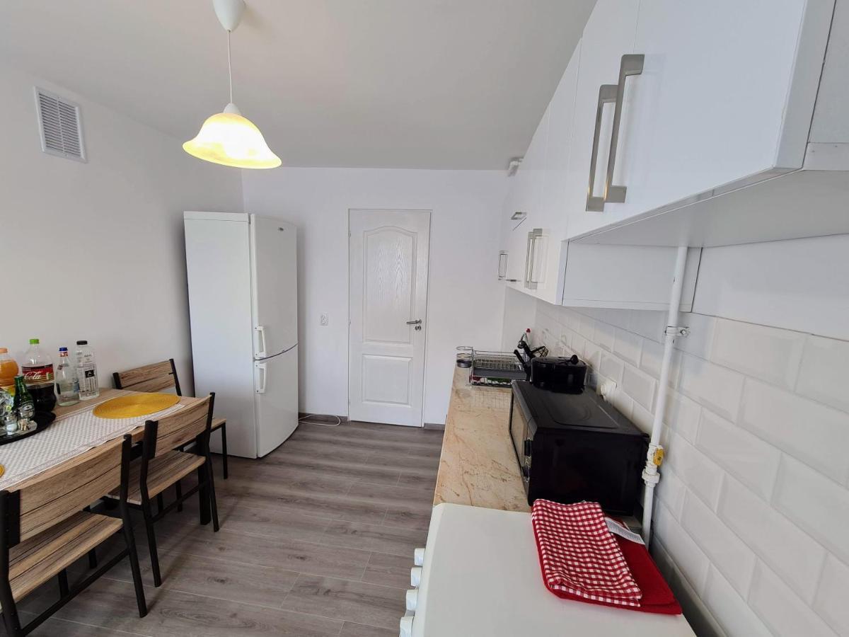 Spy Apartment Haţeg Buitenkant foto